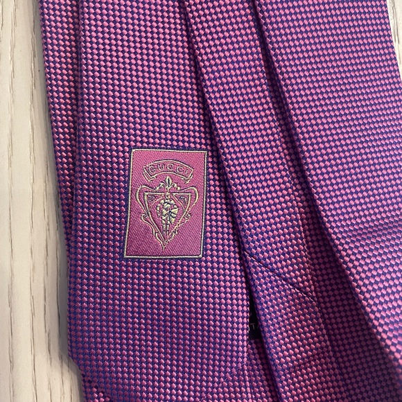 gorgeous authentic never used Gucci silk tie. - Picture 9 of 12